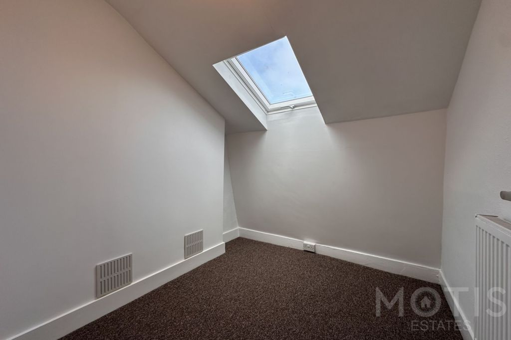 Property photo 3 of 8 Photo 1