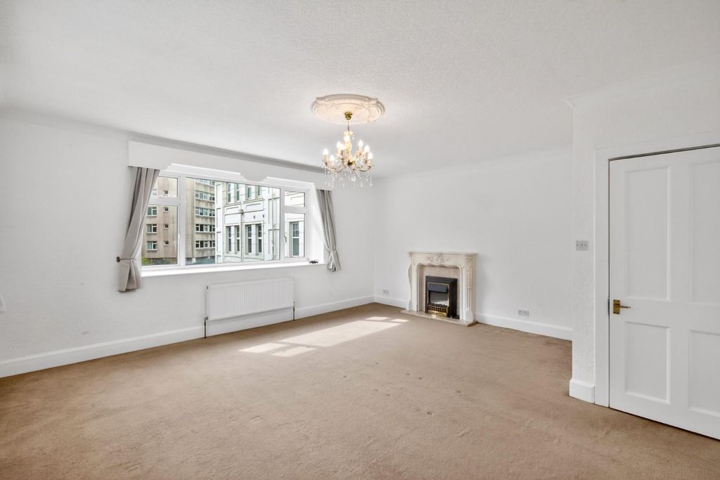 Additional image 4 of 3 bed flat for saleVictoria Road, Harrogate HG2