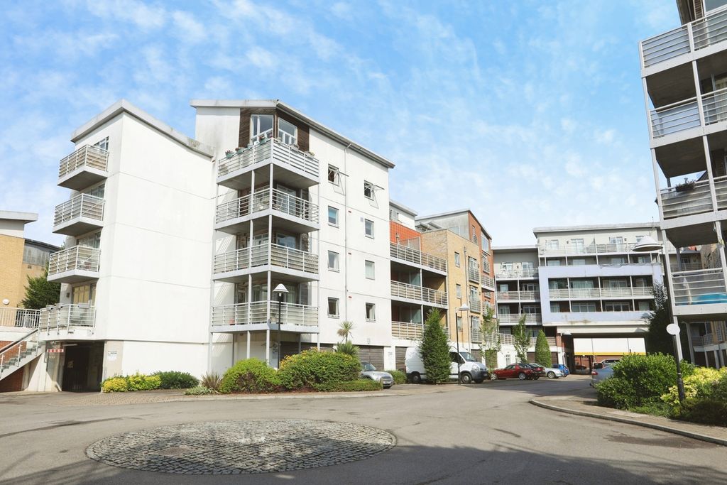 Property photo 1 of 14 Building
