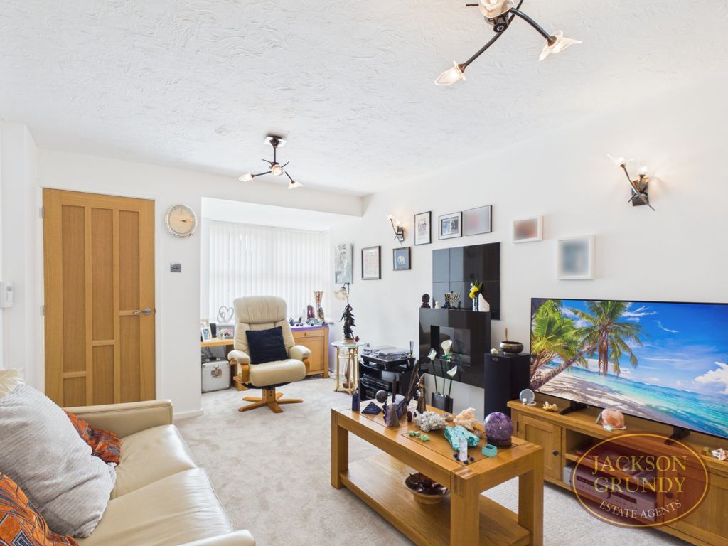 Property photo 2 of 15 Jenner Crescent
