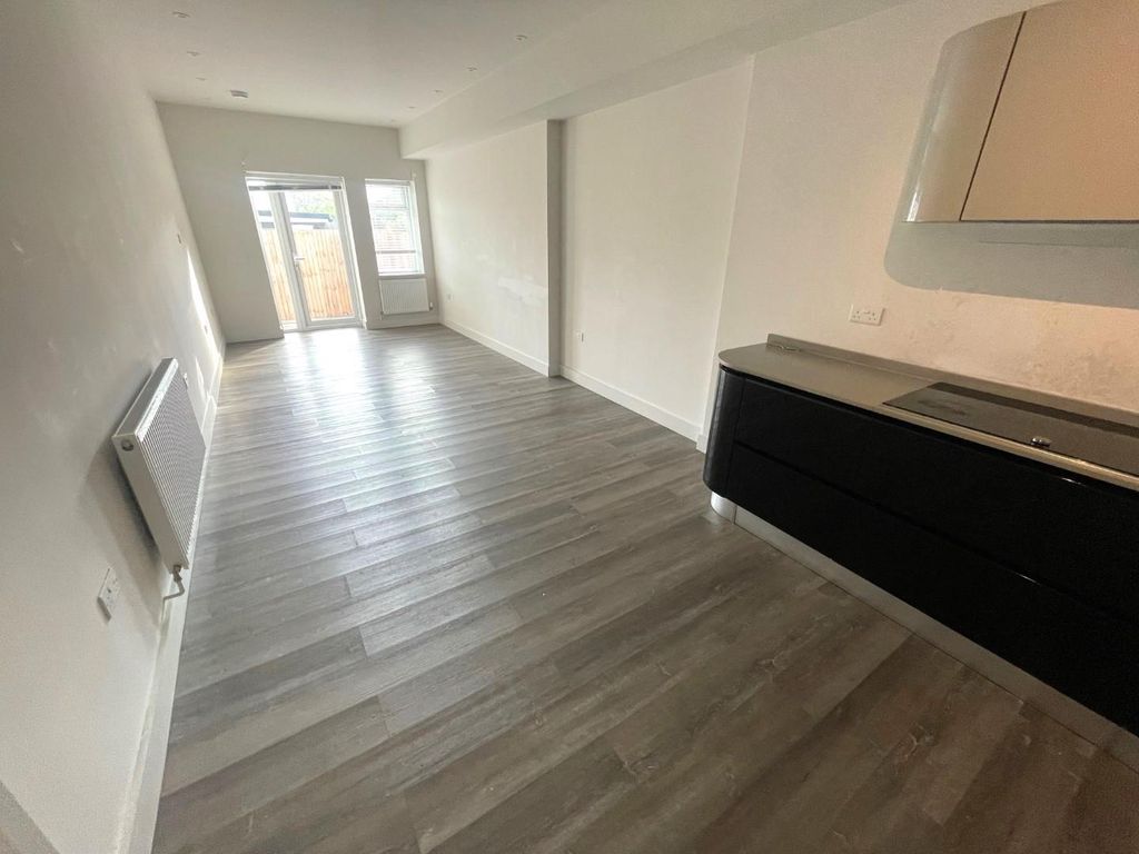Property photo 3 of 11 Reception Room.Jpg
