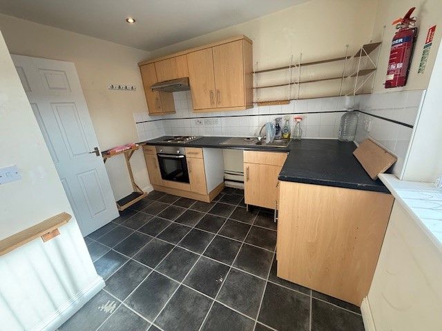 Property photo 1 of 4 Kitchen 2