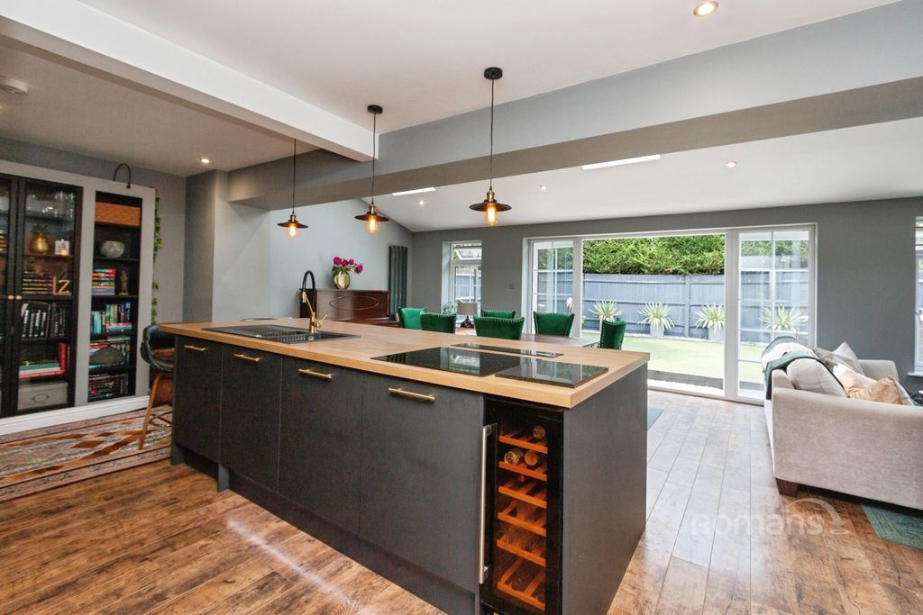 Property photo 2 of 17 Pbox-Img.Jpg
