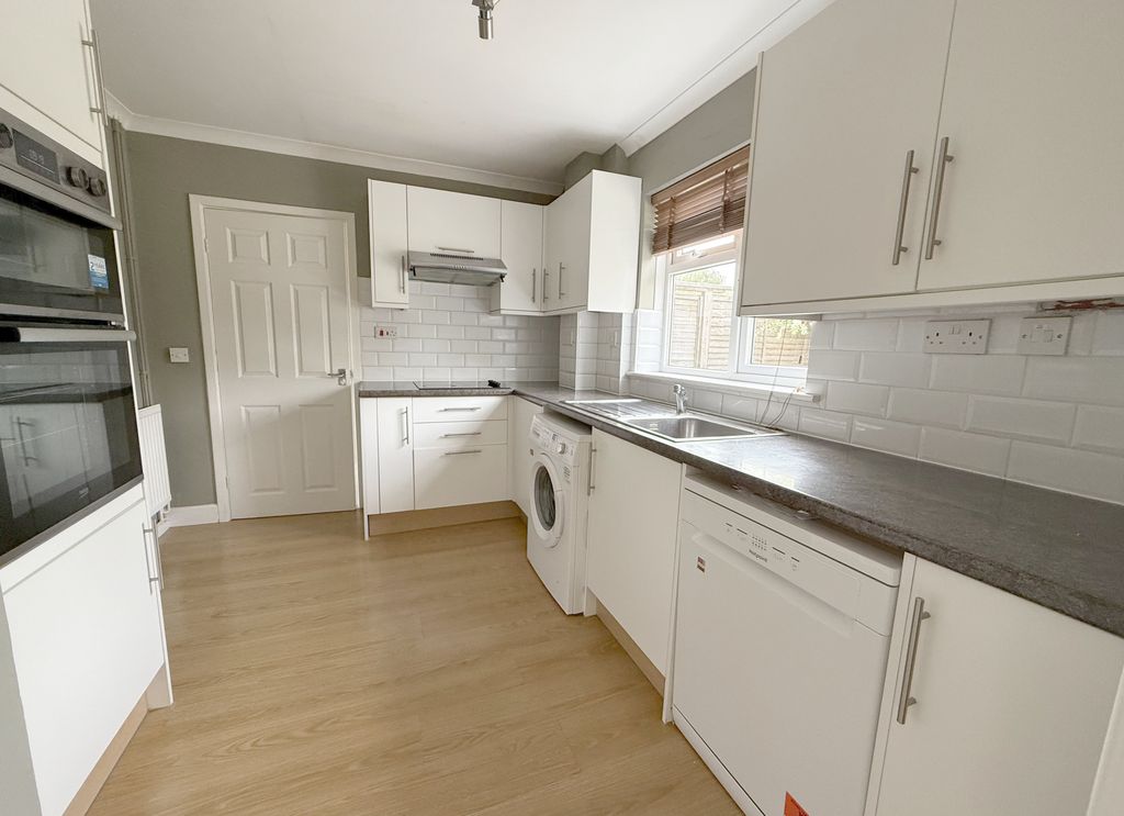Property photo 3 of 13 Kitchen
