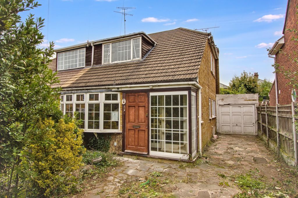 Property photo 2 of 18 28 Saint Kilda's Road, Brentwood CM15 9Ex
