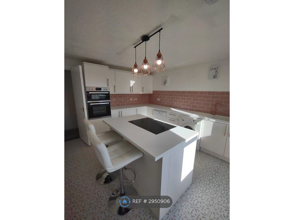 Property photo 1 of 11 Kitchen 1