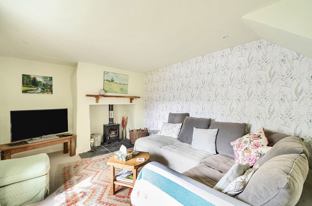 Property photo 3 of 11 1349434-9-68c0127...