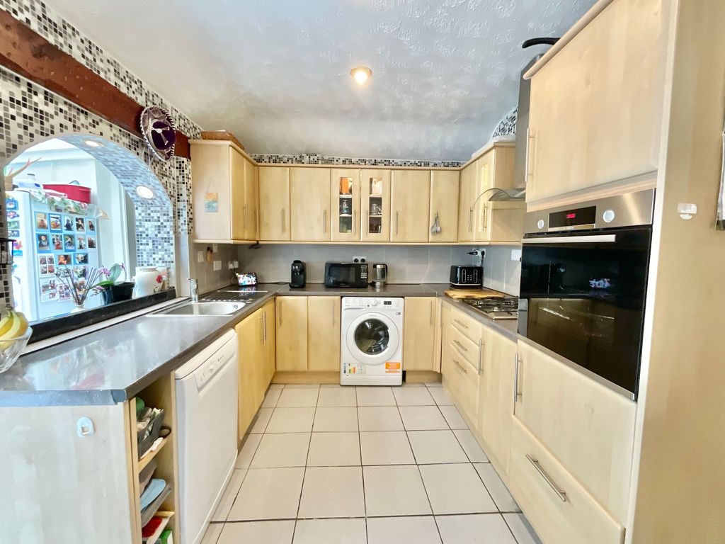 Property photo 3 of 24