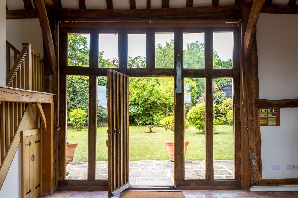 Property photo 3 of 42 House. Partnership