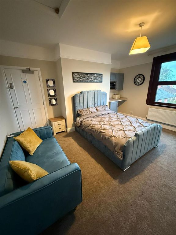 Additional image 4 of 5 bed semi-detached house to rentDenmark Road, Gloucester GL1