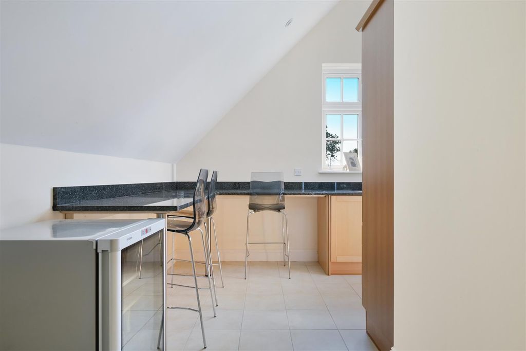 Additional image 5 of 2 bed flat for saleFlanchford Road, Reigate RH2