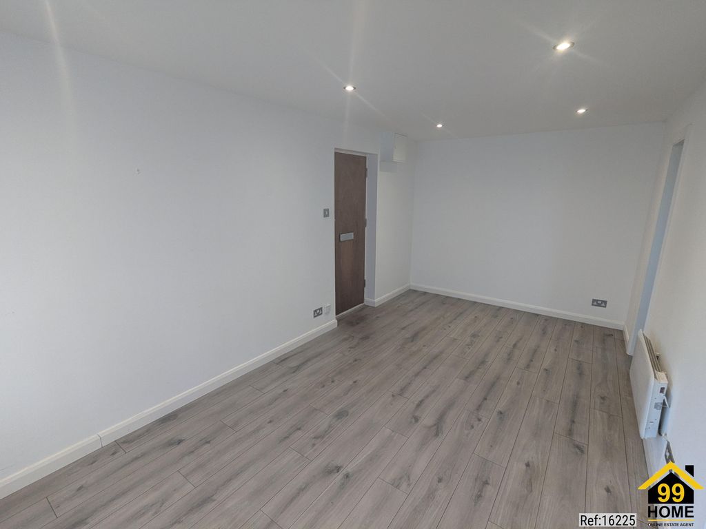 Property photo 3 of 8 Photo 2