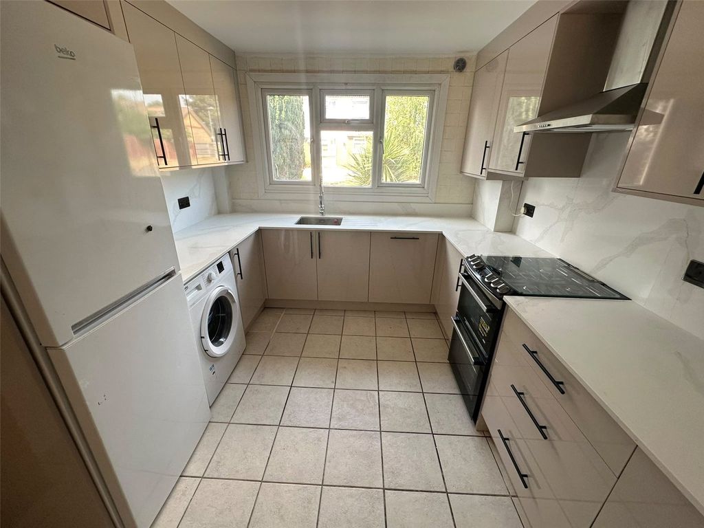 Property photo 2 of 10 Kitchen