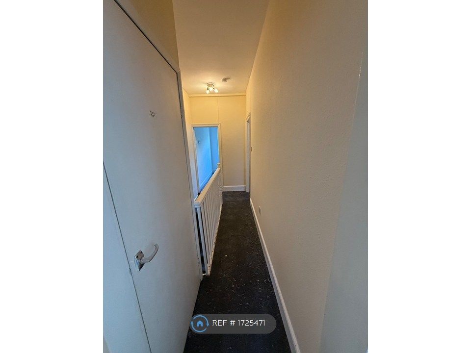 Property photo 3 of 20 Upstairs Landing