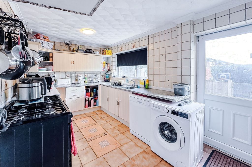 Property photo 3 of 37