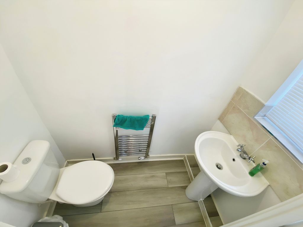 Property photo 3 of 11 Cloakroom/wc