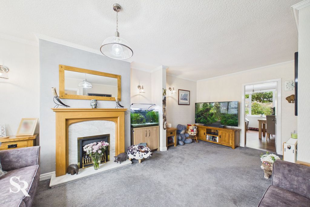 Property photo 2 of 32