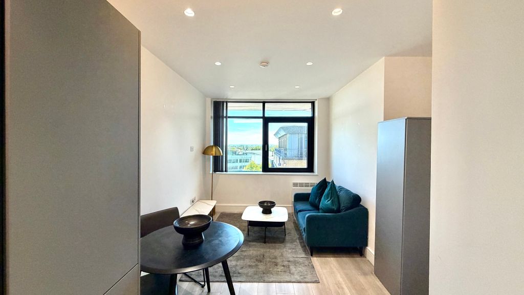 Property photo 1 of 10 Living Room