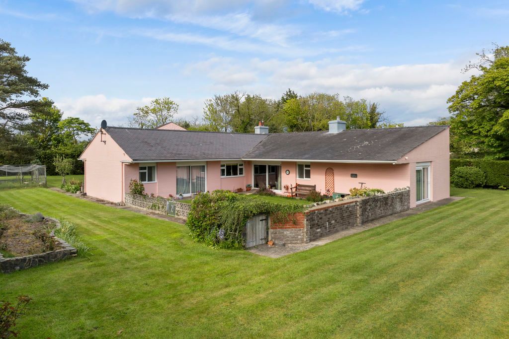 Property photo 2 of 52 Close William