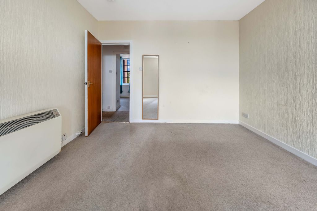 Property photo 2 of 33