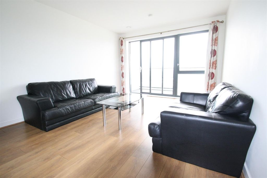 Property photo 2 of 22 Living Space