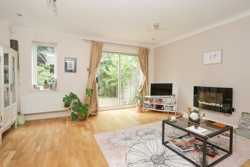 Property photo 2 of 13 Picture No. 11