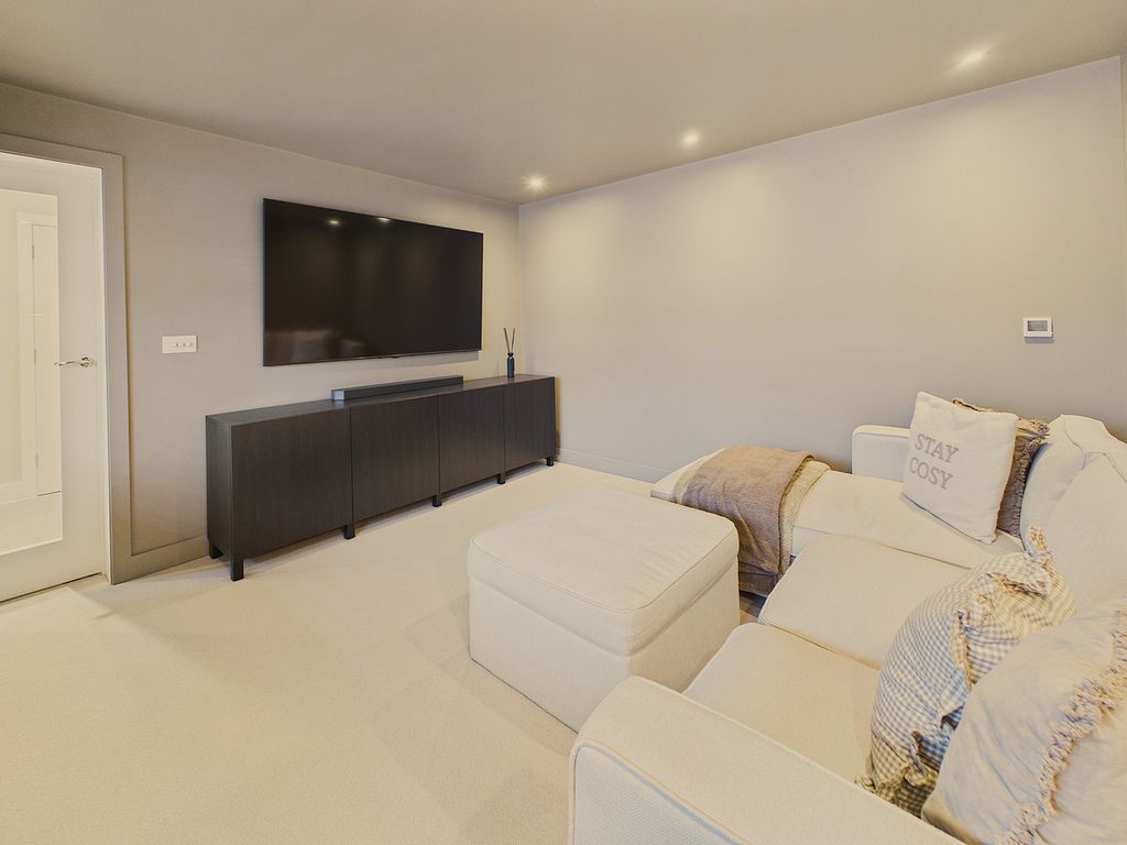 Property photo 3 of 25