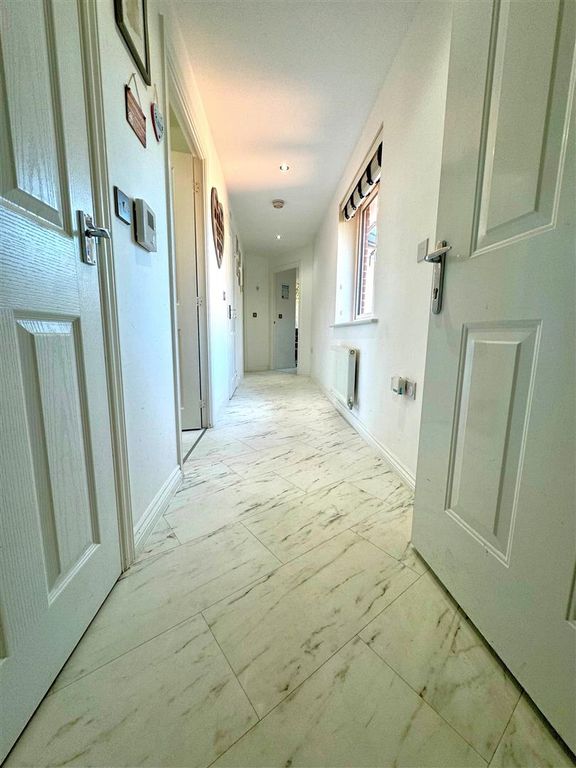 Property photo 2 of 10 Hallway.Jpg