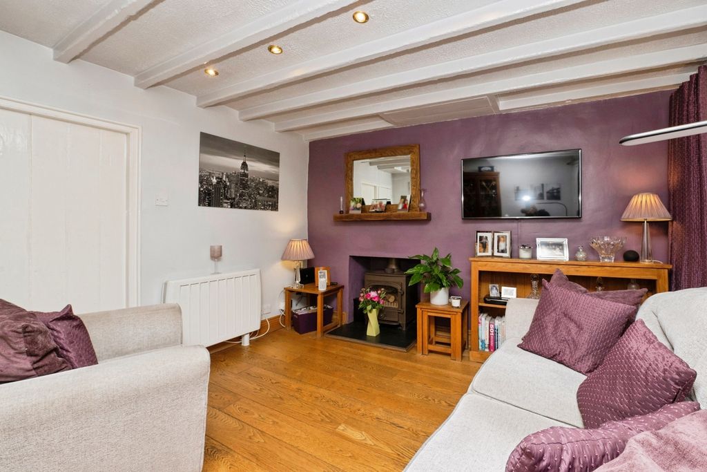 Property photo 3 of 17 Living Room