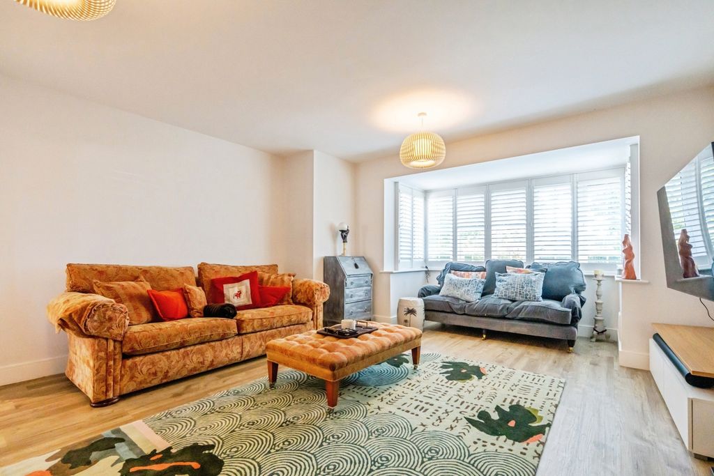 Property photo 3 of 17 Pbox-Img.Jpg