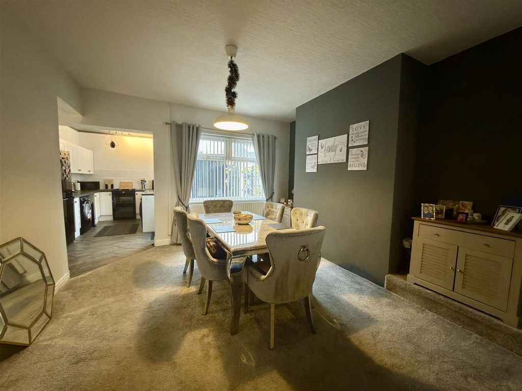 Property photo 3 of 8 Dining Room