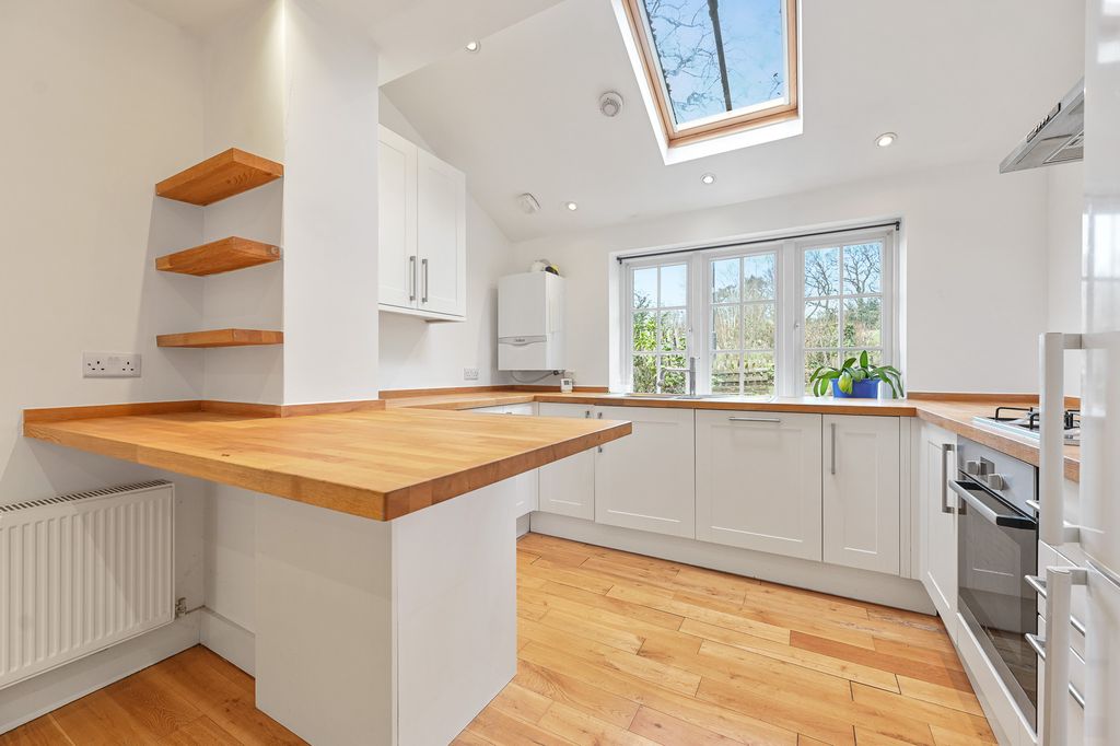 Property photo 3 of 8 9