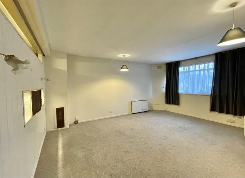 Property photo 3 of 5 Studio