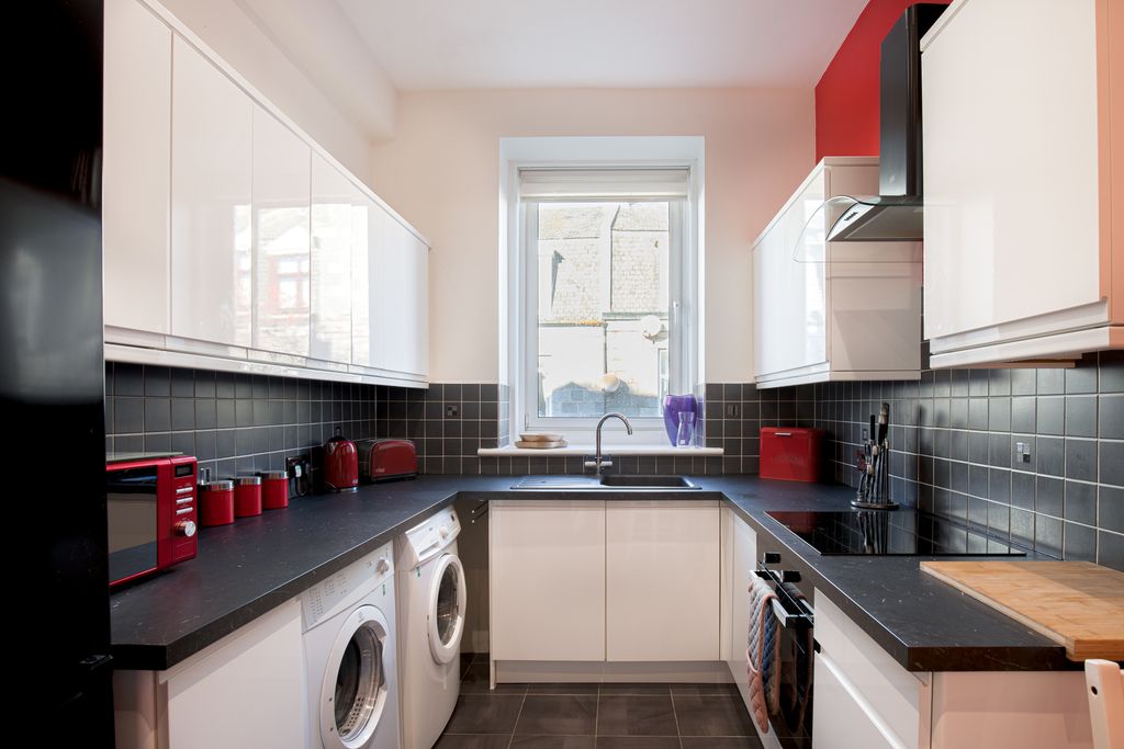 Property photo 3 of 5 Kitchen