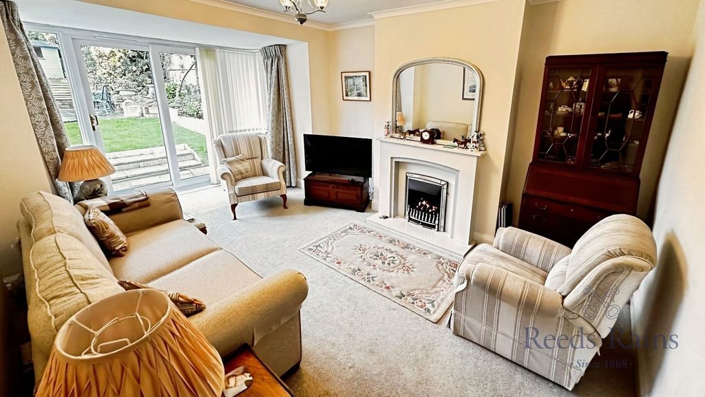 Property photo 2 of 20 Lounge