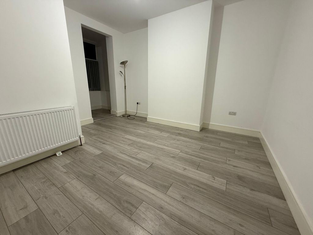 Property photo 3 of 9 Gallery