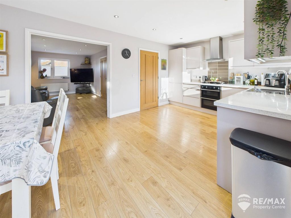 Property photo 3 of 23 Cam02842G0-Pr0297-Still020.Jpg