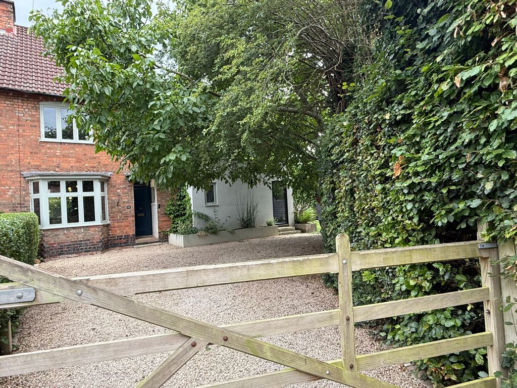 Property photo 1 of 28