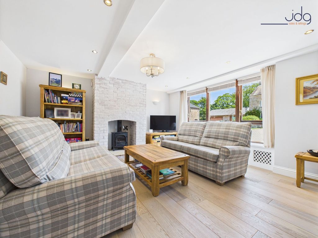 Property photo 3 of 15 Cosy Lounge With Gas Stove And Large Front Window