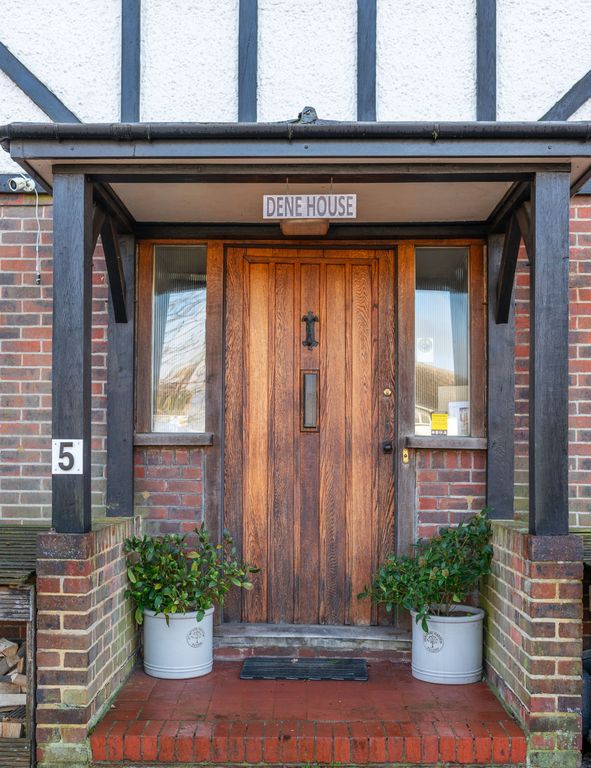 Property photo 2 of 34