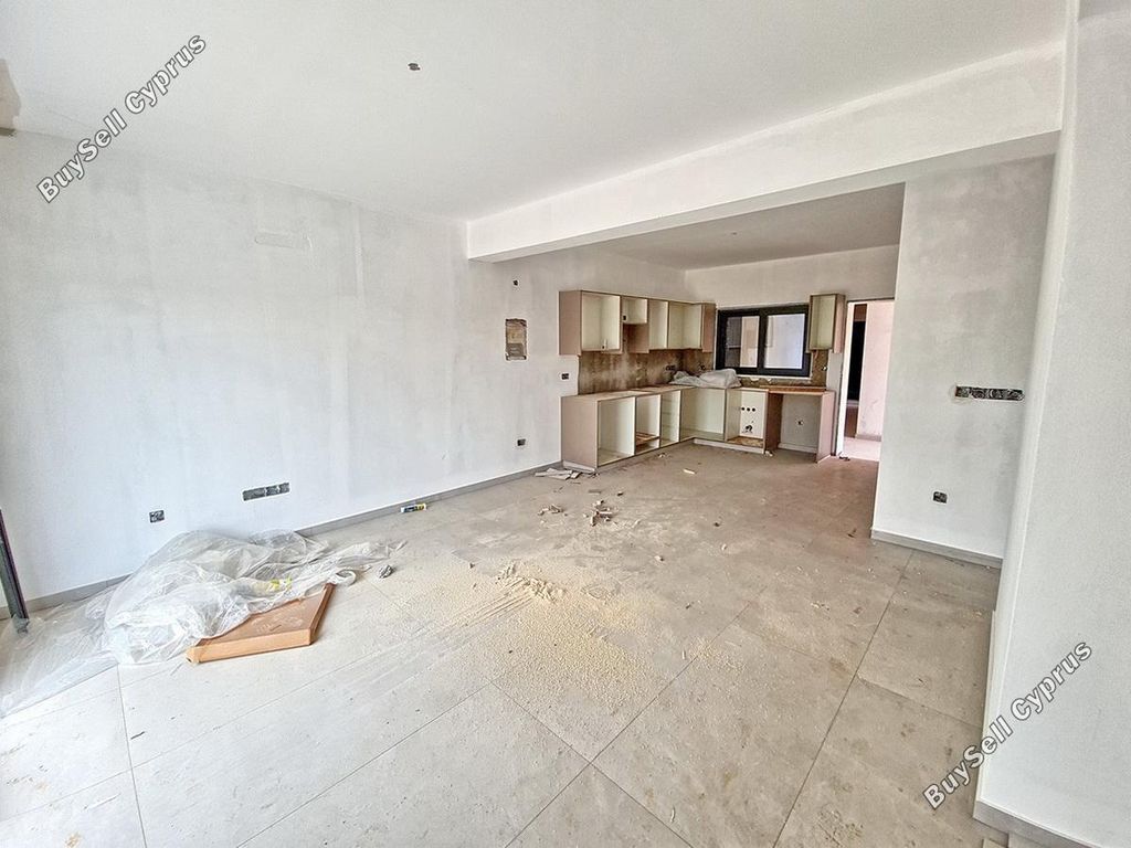 Property photo 2 of 27
