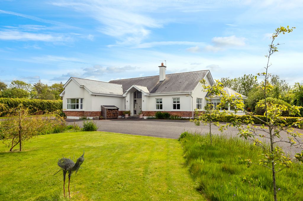 Property photo 1 of 44