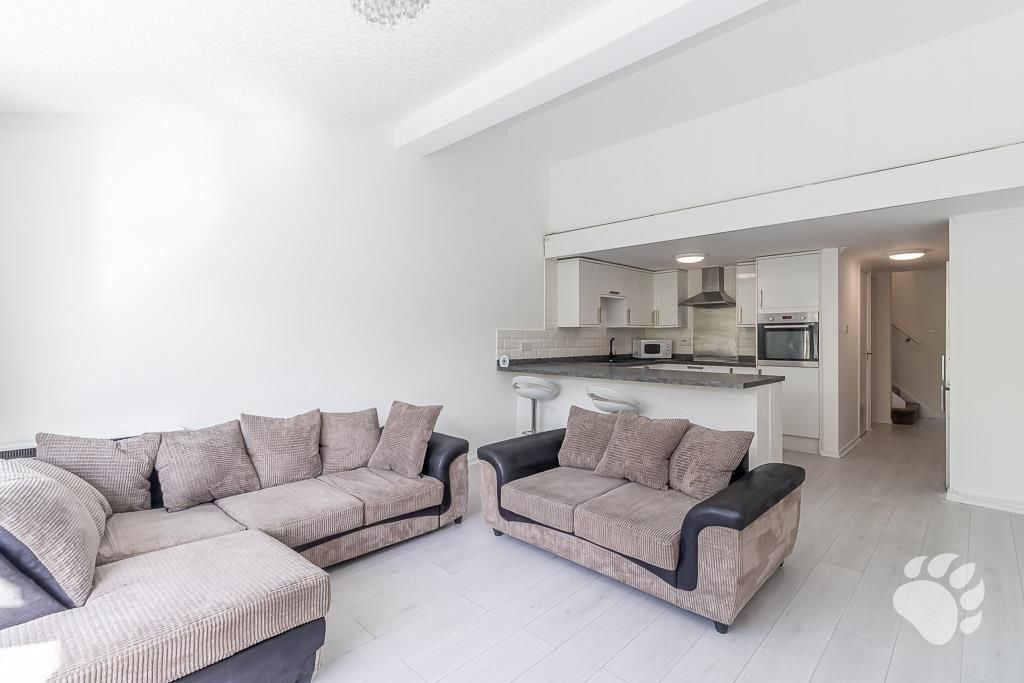 Property photo 2 of 20 Living Room/Kitchen