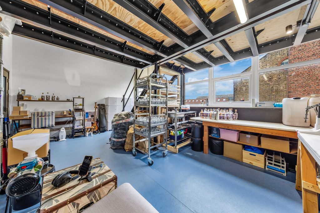 Property photo 3 of 4