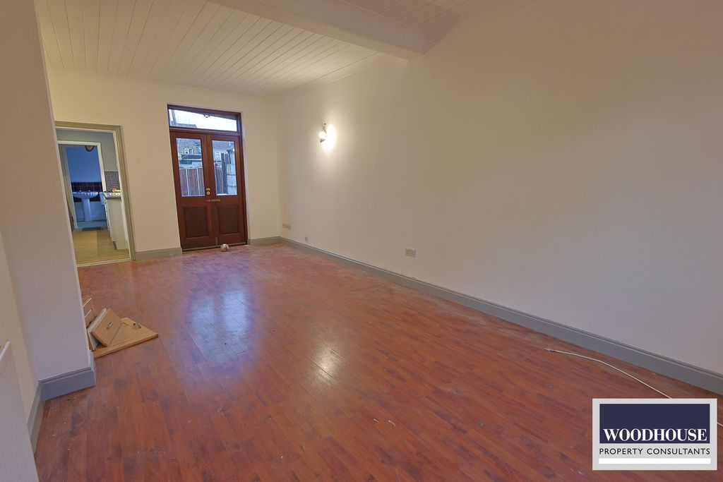 Property photo 2 of 25