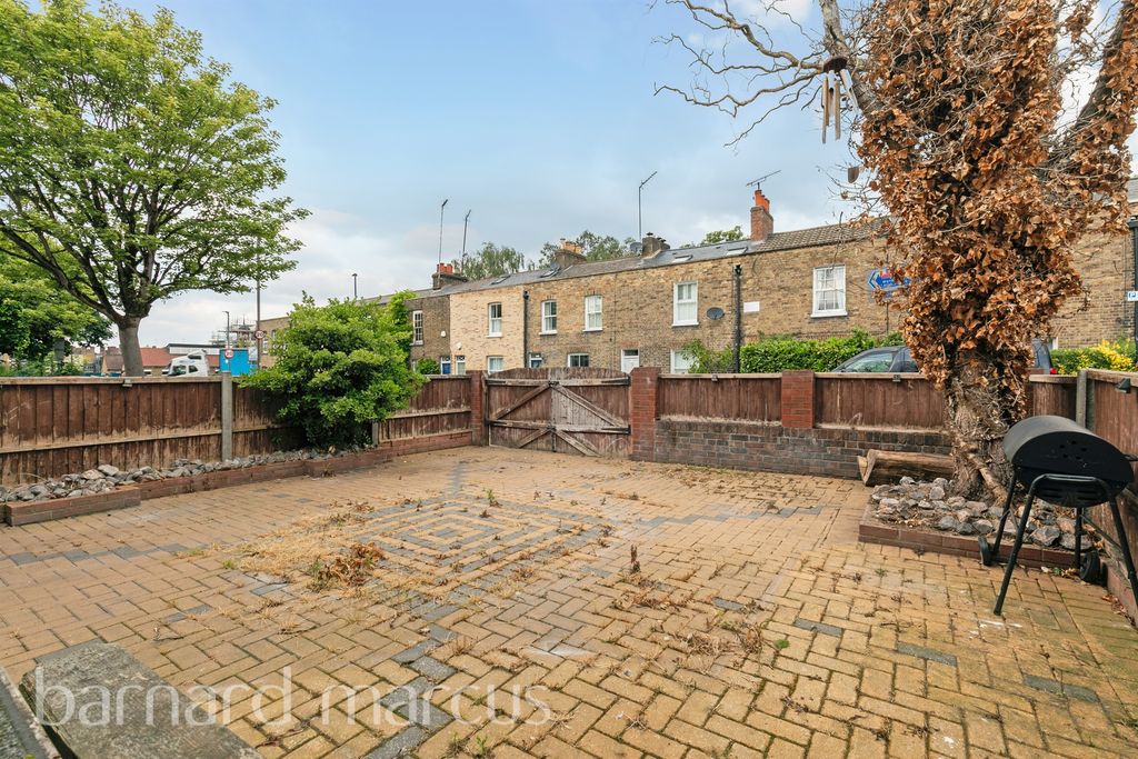 Property photo 3 of 8