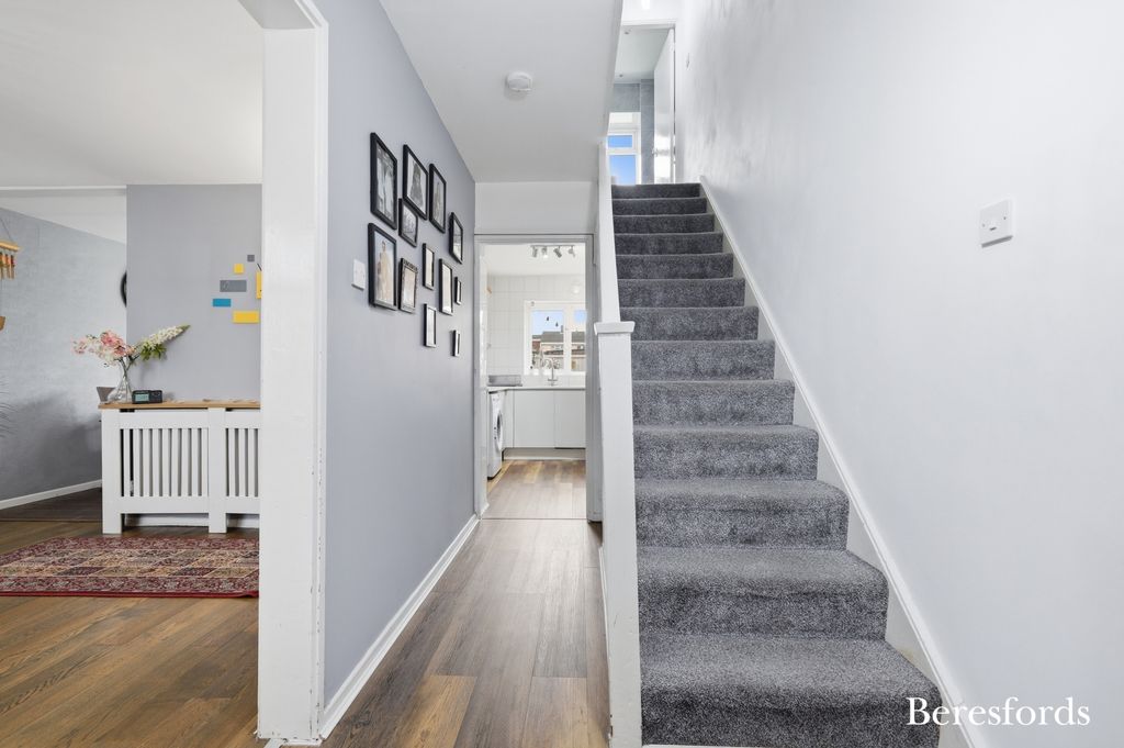 Property photo 2 of 17 Picture No. 27