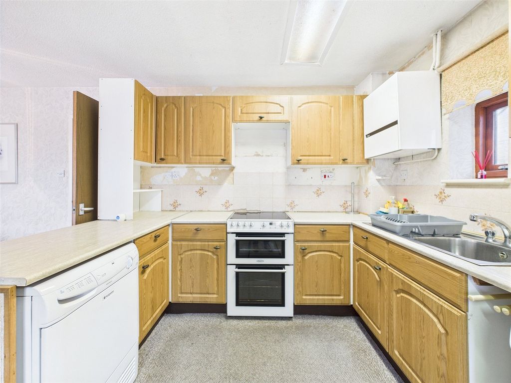 Property photo 2 of 20 Picture No. 12