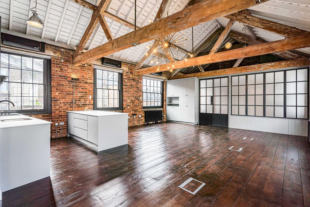 Property photo 3 of 21 Kitchen/Reception