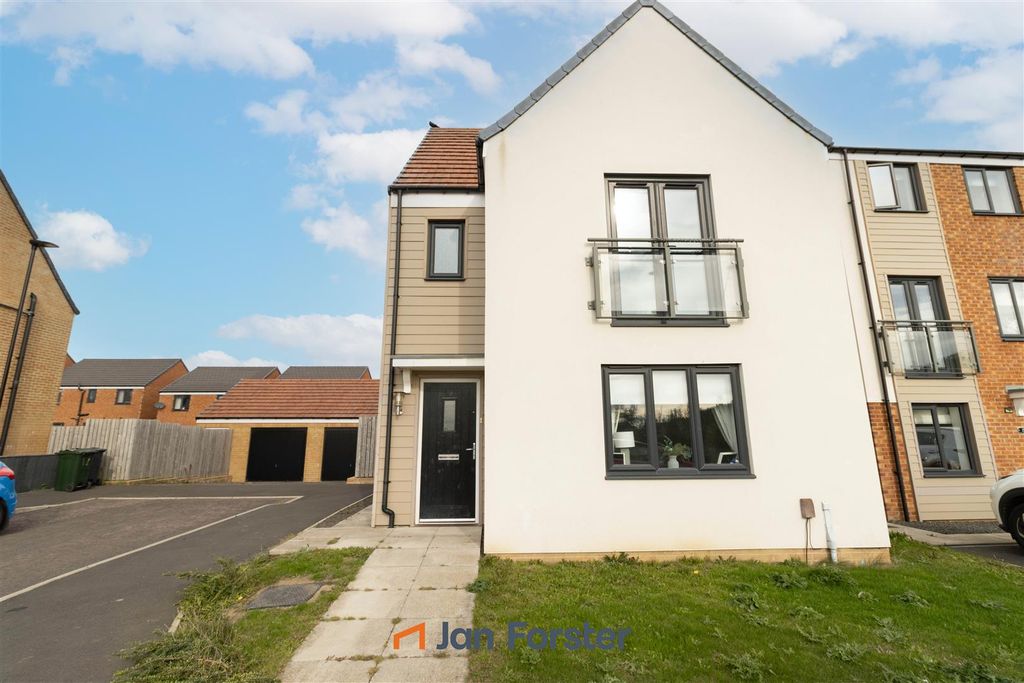 Property photo 1 of 16 Front External